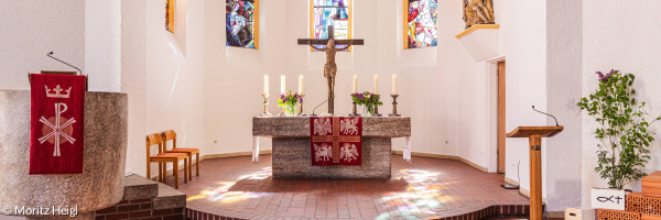 Altarraum Apostelkirche Konfirmation 2026