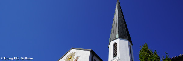 Südseite der Apostelkirche mit Sonnenuhr